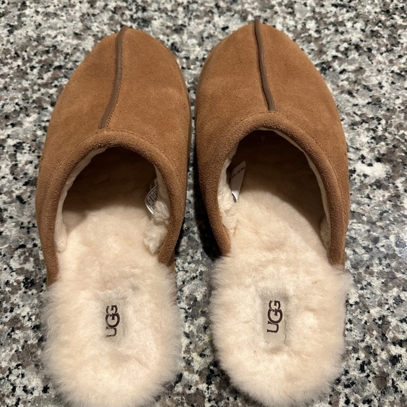 Ugg Men’s Scuff Slippers - Picture 2 of 4